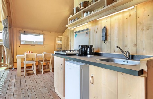 Huizen RV Rental | 2-4-person safari tent in the holiday park Landal Gooise Heide