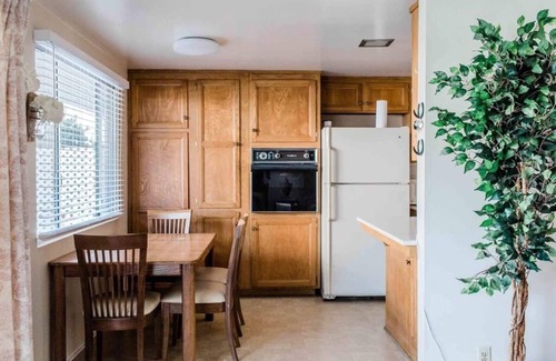 Madrona Condo | 2 BD/Quiet Community/Close to Food + Shopping