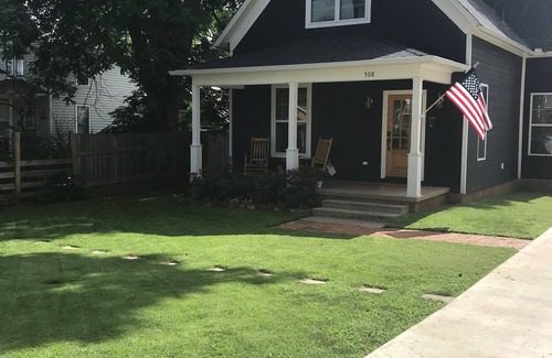 Guthrie House | 2 BDR-2.5 Bath beautifully remodeled 1930 cottage 2 blocks from Downtown