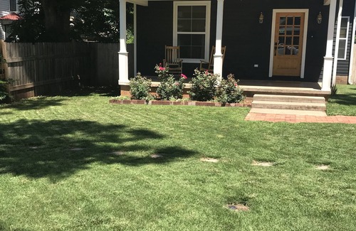 Guthrie House | 2 BDR-2.5 Bath beautifully remodeled 1930 cottage 2 blocks from Downtown