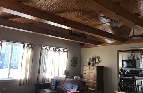 Seabrook House | 2 bed, 1 bath home just a short walk to the beach access, Laundry, WiFi