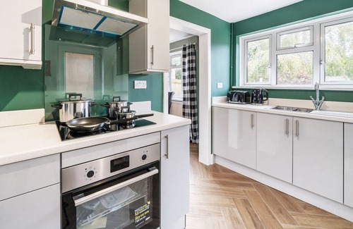 Alton House | 2 Bed 1 Bath House, x2 FREE Parking and Garden