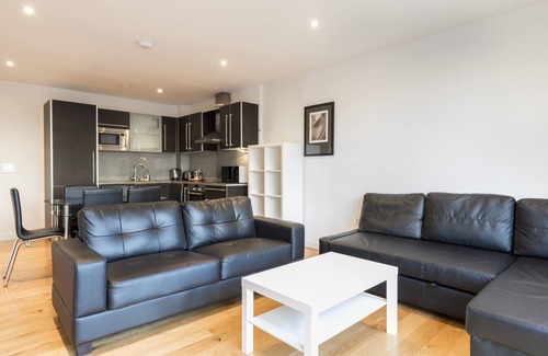 Fairfield Apartment | 2 Bed | 2 bath | 3 min from East Croydon Station