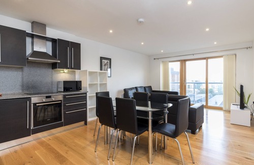 Fairfield Apartment | 2 Bed | 2 bath | 3 min from East Croydon Station