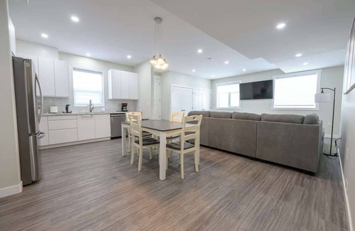 Grande Prairie House | 2 Bed 2 Bath | 3 TVs | Free WIFI | Full Kitchen