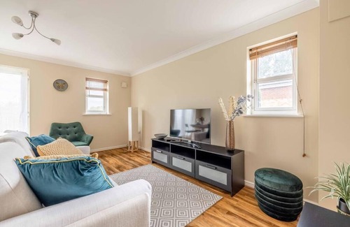 George Green Apartment | 2 BED 2 BATH with PARKING NEAR PINEWOOD/WEXHAM HOSPITAL