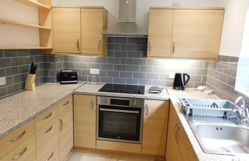 Paisley Apartment | 2 bed Apt, on Quiet Cul-de-Sac, Fab Location