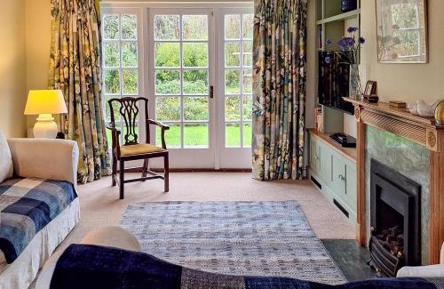 Chilmark House | 2 Bed in Chilmark oc-w32753