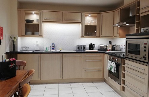 Newbury Apartment | 2 Bed in one of Newbury's oldest buildings (19SC)