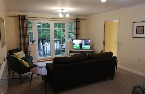 Newbury Apartment | 2 Bed in one of Newbury's oldest buildings (19SC)