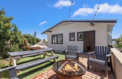 Mission Hills House | 2 bed, Just a few Minutes to Airport & Old Town, Great City Skyline Views