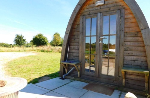 Omagh Cabin | 2 Bed Pod Cabin-Sleeps 2-Pets-Garden-Mtn View