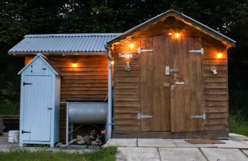 Omagh Cabin | 2 Bed Pod Cabin-Sleeps 2-Pets-Garden-Mtn View