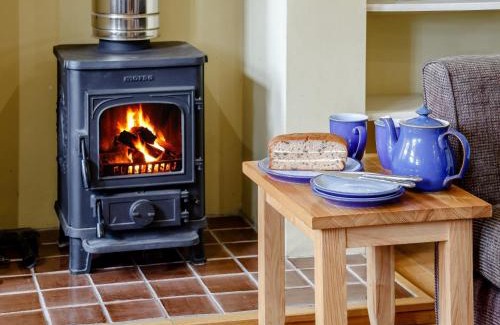 Axminster House | 2 bed property in Axminster BLOLO