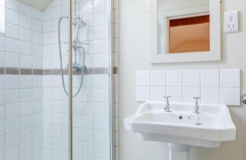 Axminster House | 2 bed property in Axminster BLOLO