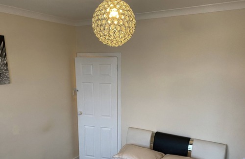 Bucksburn Apartment | 2 Bed, self catering apartment - 5 mins airport, 10 mins city centre