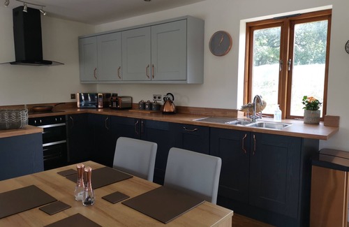 Gilwern Cottage | 2 bedroom New Cottage with 360 mountain views