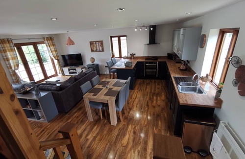 Gilwern Cottage | 2 bedroom New Cottage with 360 mountain views