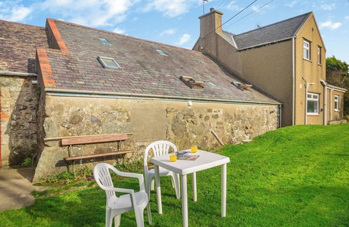 Garn Fadryn Cottage | 2 bedroom accommodation in Rhiw, near Aberdaron
