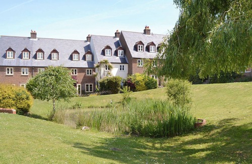 Whippingham Cottage | 2 bedroom accommodation in Island Harbour, near Newport