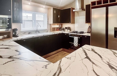 Pershore Ski Chalet | 2 bedroom accommodation in Pershore