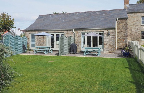 Llanrhidian Higher Cottage | 2 bedroom accommodation in Three Crosses, Gower, Swansea