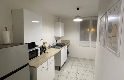 Cenon Apartment | 2 Bedroom Apartment in Cenon