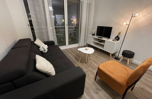 Cenon Apartment | 2 Bedroom Apartment in Cenon
