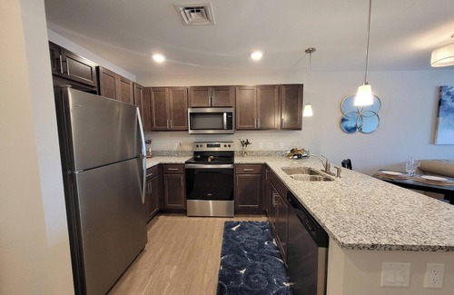 Fenton Apartment | 2-Bedroom apartment in Fenton, MI with Wi-Fi, Fitness Center, & in-unit Laundry!