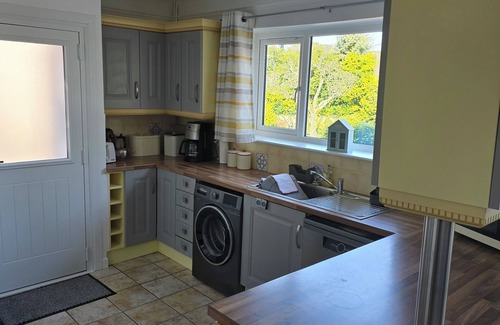 Wimborne House | 2 bedroom chalet bungalow, short drive to The New Forest and Bournemouth beaches