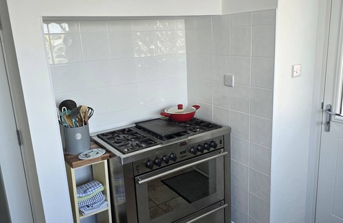 Wimborne House | 2 bedroom chalet bungalow, short drive to The New Forest and Bournemouth beaches