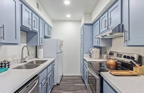 Camelback East Condo | 2-bedroom condo in lovely Phoenix. Centrally located, with A/C and a pool