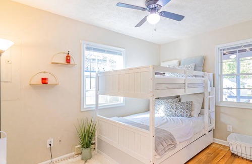 Piney Point Cottage | 2 Bedroom Cozy Beach Cottage with beach access