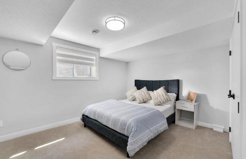 Haysboro House | 2 bedroom Cozy Secondary suite