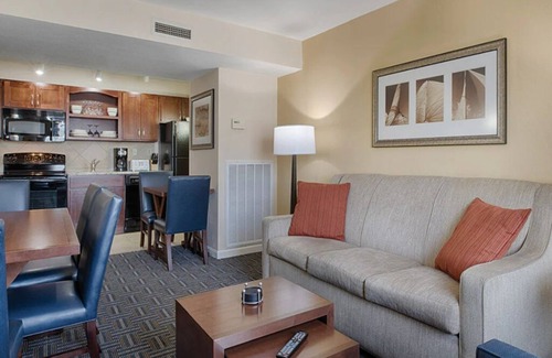 The Point Condo | 2 Bedroom Deluxe Condo, Kitchen, Sleeps 6, Downtown Newport, Long Wharf Resort!