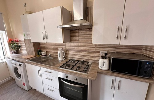 Salford Apartment | 2 Bedroom flat in Manchester. Close to city centre and Heaton Park.
