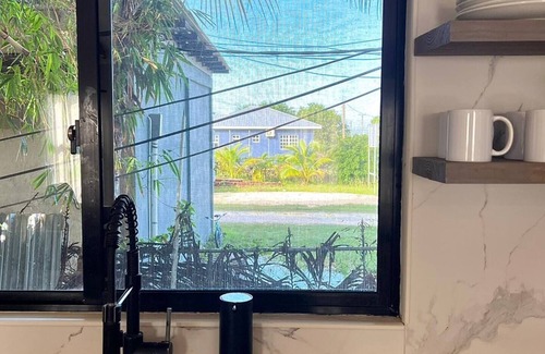 Vista Del Mar House | 2 bedroom Guest House w/comp ride to the airport