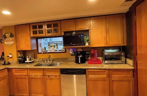 Bellwood Condo | 2-bedroom haven near Ohare with Wi-Fi, AC in fabulous Bellwood
