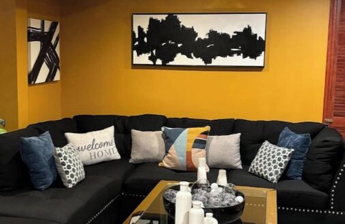 Bellwood Condo | 2-bedroom haven near Ohare with Wi-Fi, AC in fabulous Bellwood