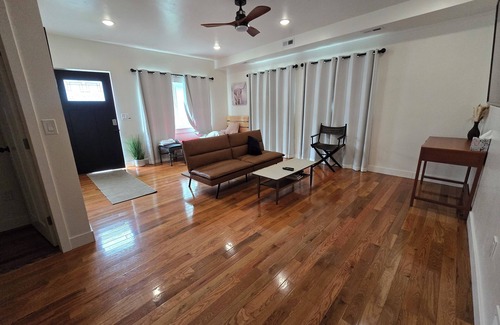 Russian Jack Park House | 2-bedroom house with WiFi in East Anchorage