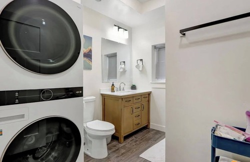 Russian Jack Park House | 2-bedroom house with WiFi in East Anchorage