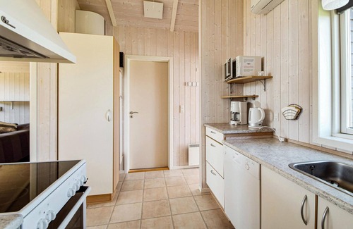 Pøt Strandby House | 2 bedroom nice home in Juelsminde