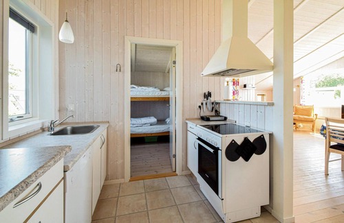 Pøt Strandby House | 2 bedroom nice home in Juelsminde