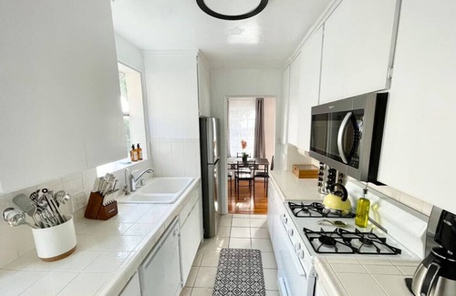 Middletown House | 2 Bedroom - Ocean View, Hot Tub, Parking - 8 Guest