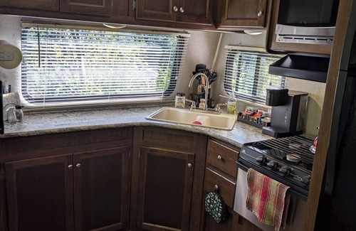 Reedsport House | 2-Bedroom Park Model Trailer 5 Minutes to Oregon Dunes National Recreation Area