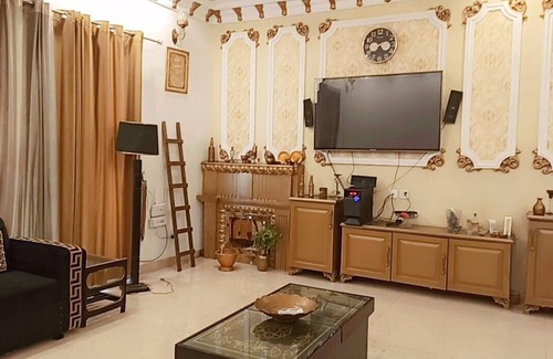 Lahore Apartment | 2 Bedroom Private Apartment in a Luxurious house in Posh area. Close to Airport