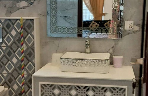 Lahore Apartment | 2 Bedroom Private Apartment in a Luxurious house in Posh area. Close to Airport