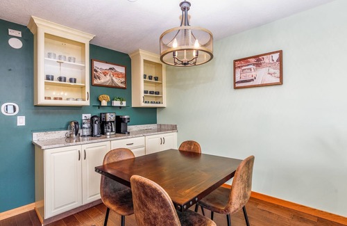 The Galena Territory House | 2 Bedroom Townhouse w/Play Room+Pets Welcome