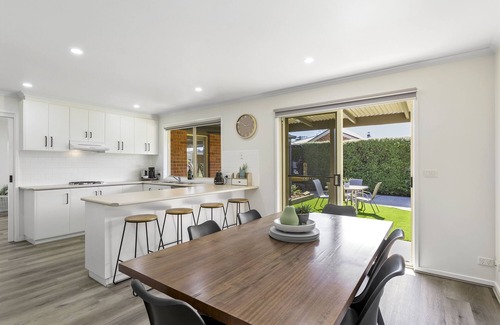 Ocean Grove Apartment | 2 Bedroom Unit - Short Walk To The Beach - Pet Friendly