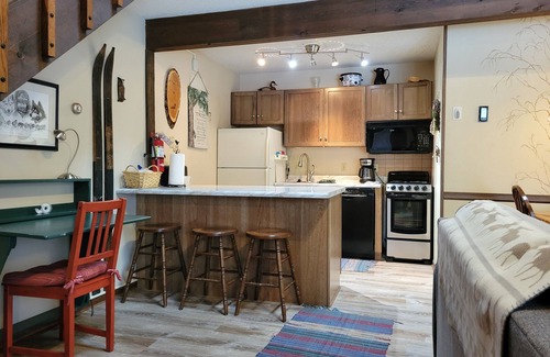 Hill City House | 2 Bedroom with Loft - 2 Bathroom Townhome with easy access to Activities